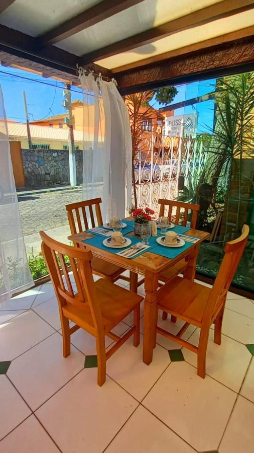 Bliss Hoteis Centro Armacao dos Buzios Exterior photo A dining table with four chairs